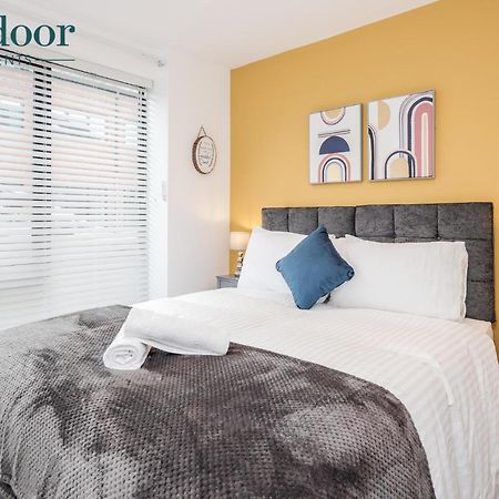 Milton Keynes Apartments, Sleeps Up To 5, Free Parking, Free Wifi & Movies, 7 Mins Drive To Milton Keynes Central Station For Direct Trains To London & The North Екстериор снимка