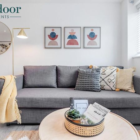 Milton Keynes Apartments, Sleeps Up To 5, Free Parking, Free Wifi & Movies, 7 Mins Drive To Milton Keynes Central Station For Direct Trains To London & The North Екстериор снимка